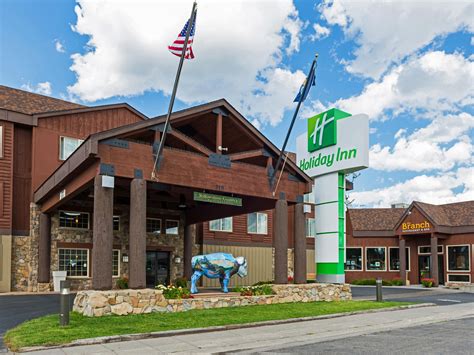 yellowstone national park cheap hotels